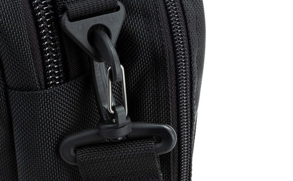 A close shot of the snaphook attachment point with a snaphook attached.